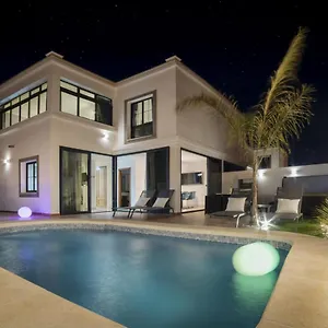  Villa Roble